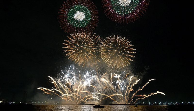 海上からの打ち上げ花火